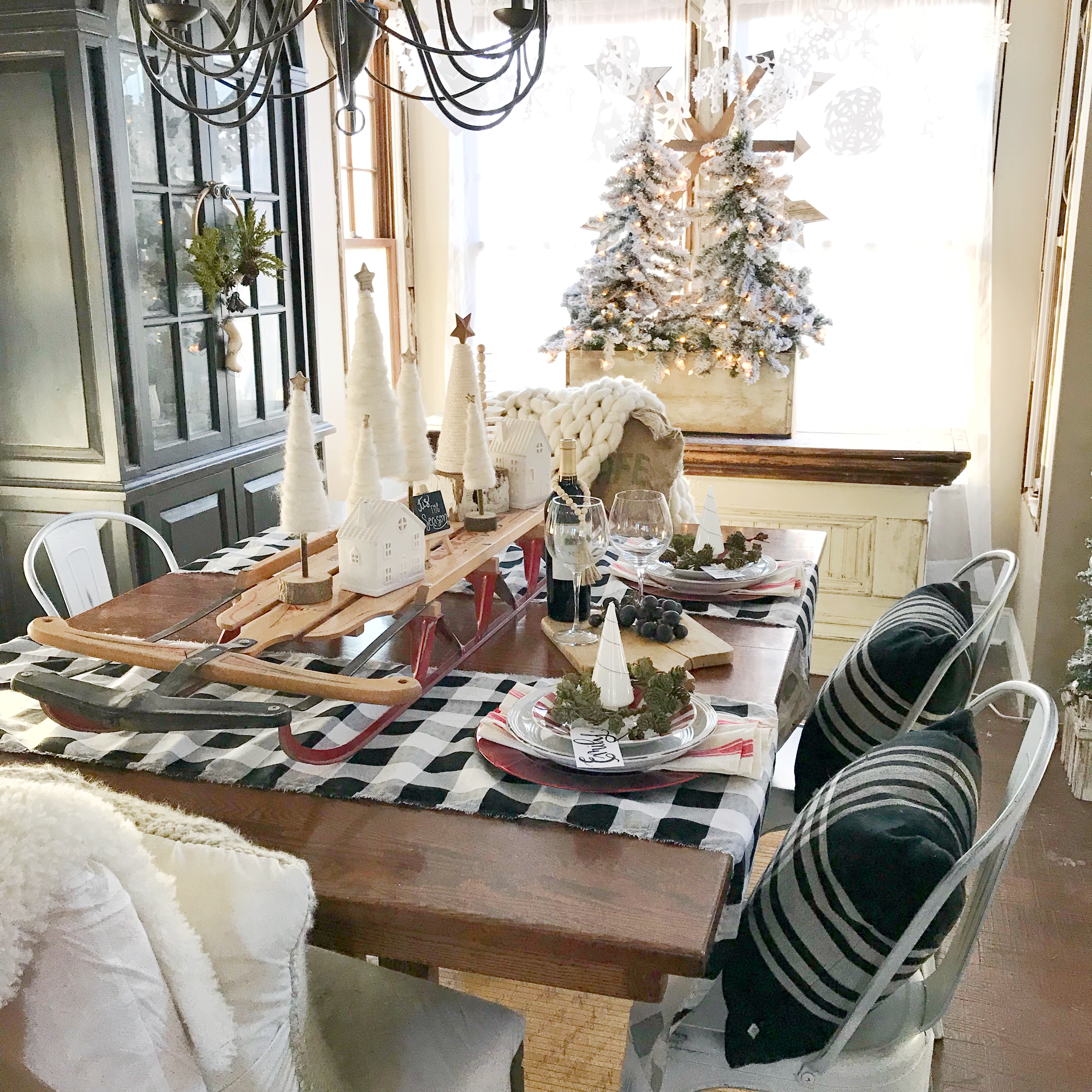 Christmas Holiday Tablescape - The Pickled Rose